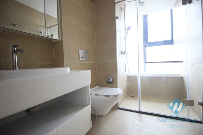 Waiting to be furnished four bedrooms apartment in Vinhome Metropolis, Ba Dinh district, Ha Noi